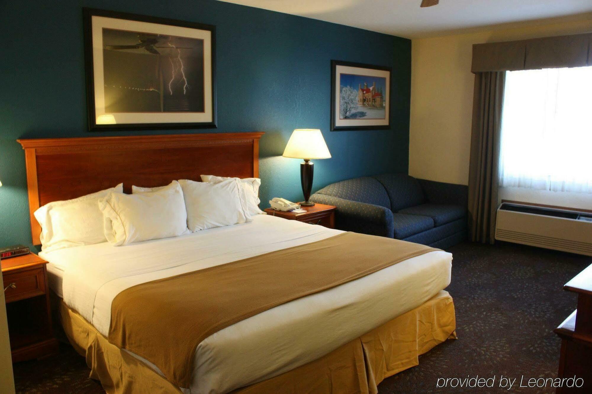 Holiday Inn Express Mackinaw City, An Ihg Hotel Exterior photo